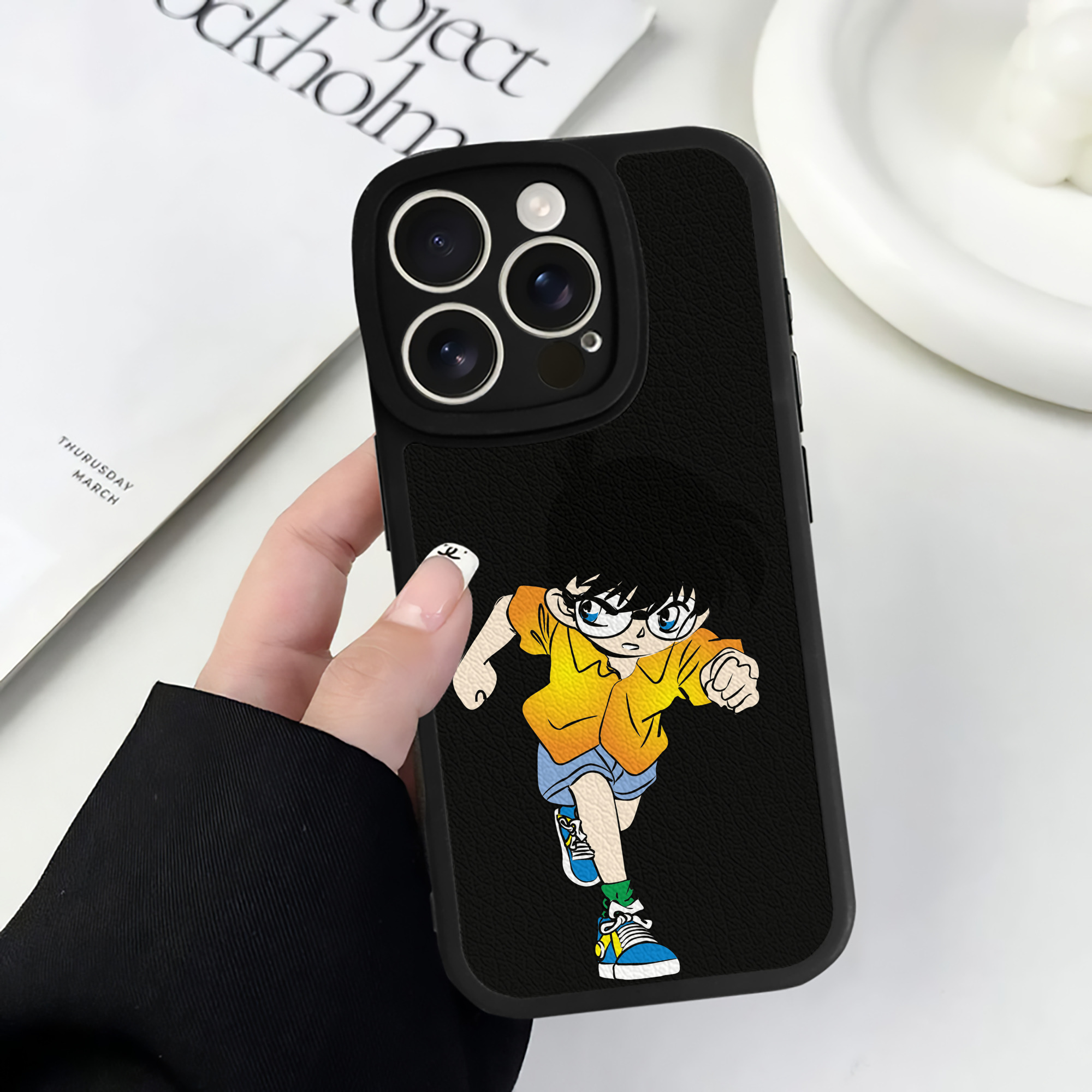 （画像用） 名探偵コナン 江戸川 コナン Detective Conan Conan Edogawa 【iPhone 16シリーズ対応】シリコンスマホケース（レザー調） 材質：シリコン